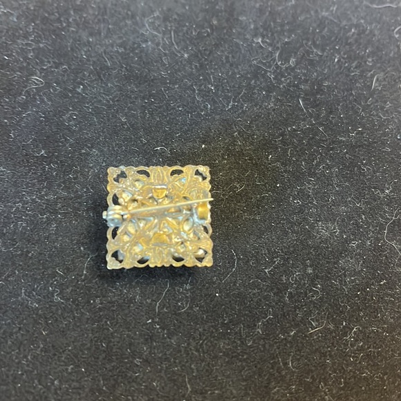 Antique C Clasp Brooch With Dark Green Multifaceted Center - Picture 5 of 5